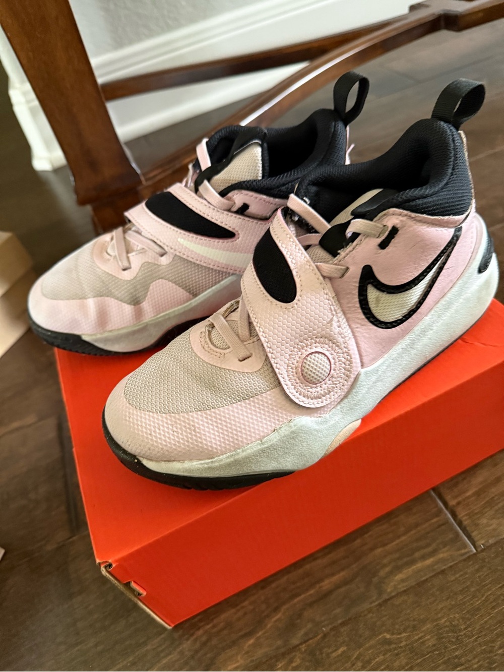 Nike Kids Light Pink and Black Hook-and-Loop Athletic Sneakers